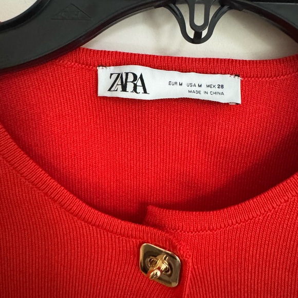Zara Bold Red Knit short sleeve cardigan with Gold toggle Button.  Size medium - Picture 3 of 5